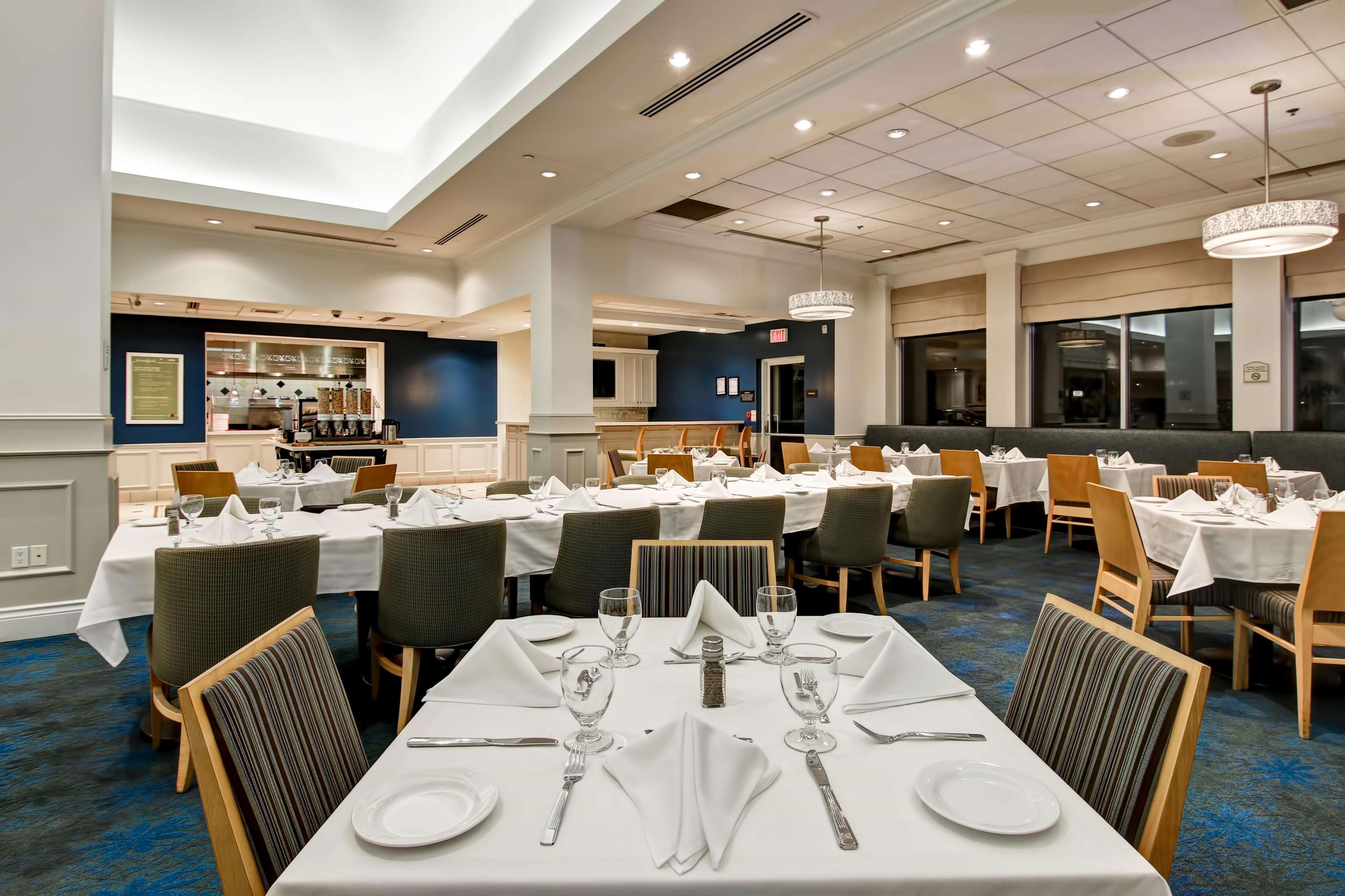 Hilton Garden Inn Toronto/Mississauga Exterior photo