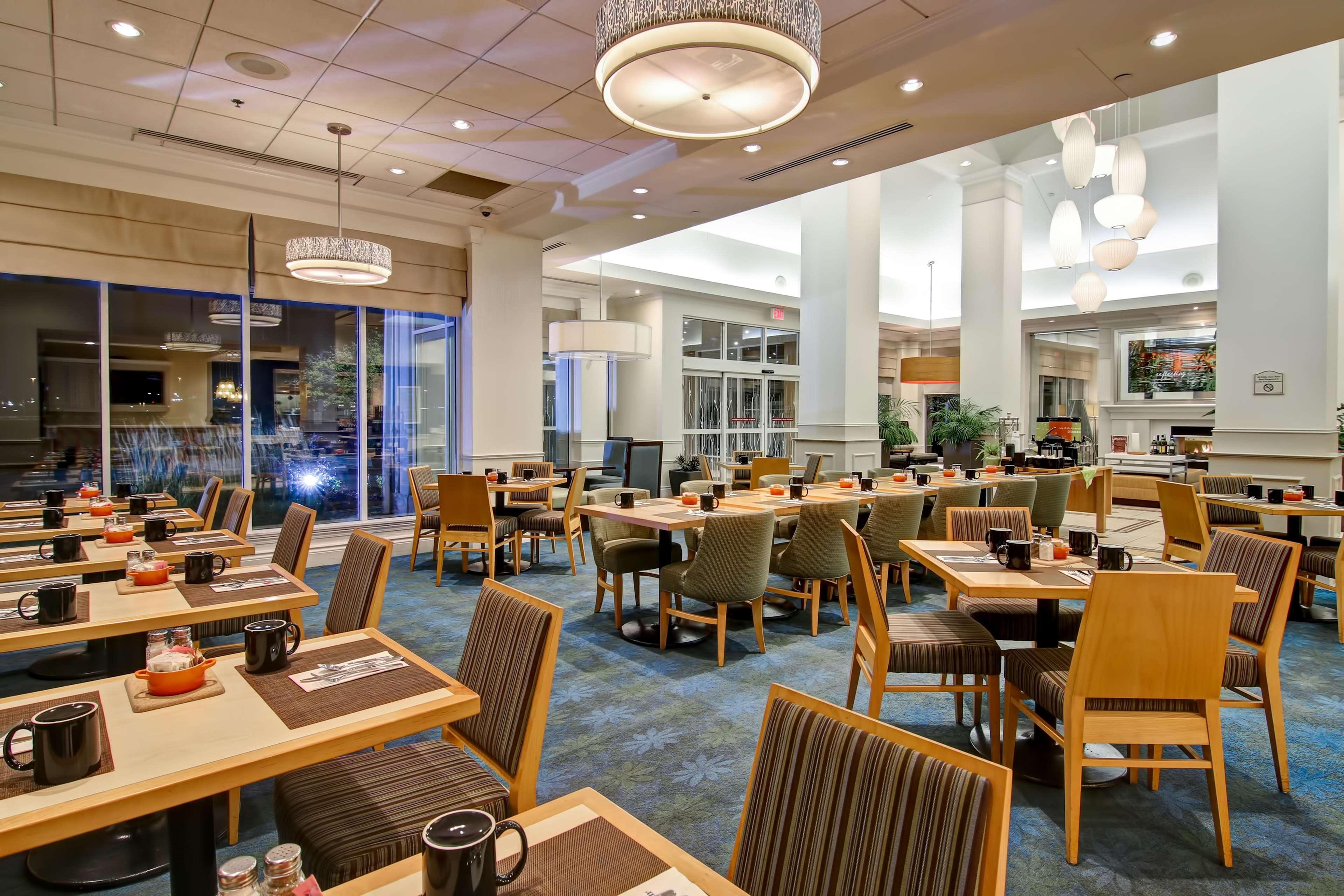 Hilton Garden Inn Toronto/Mississauga Exterior photo