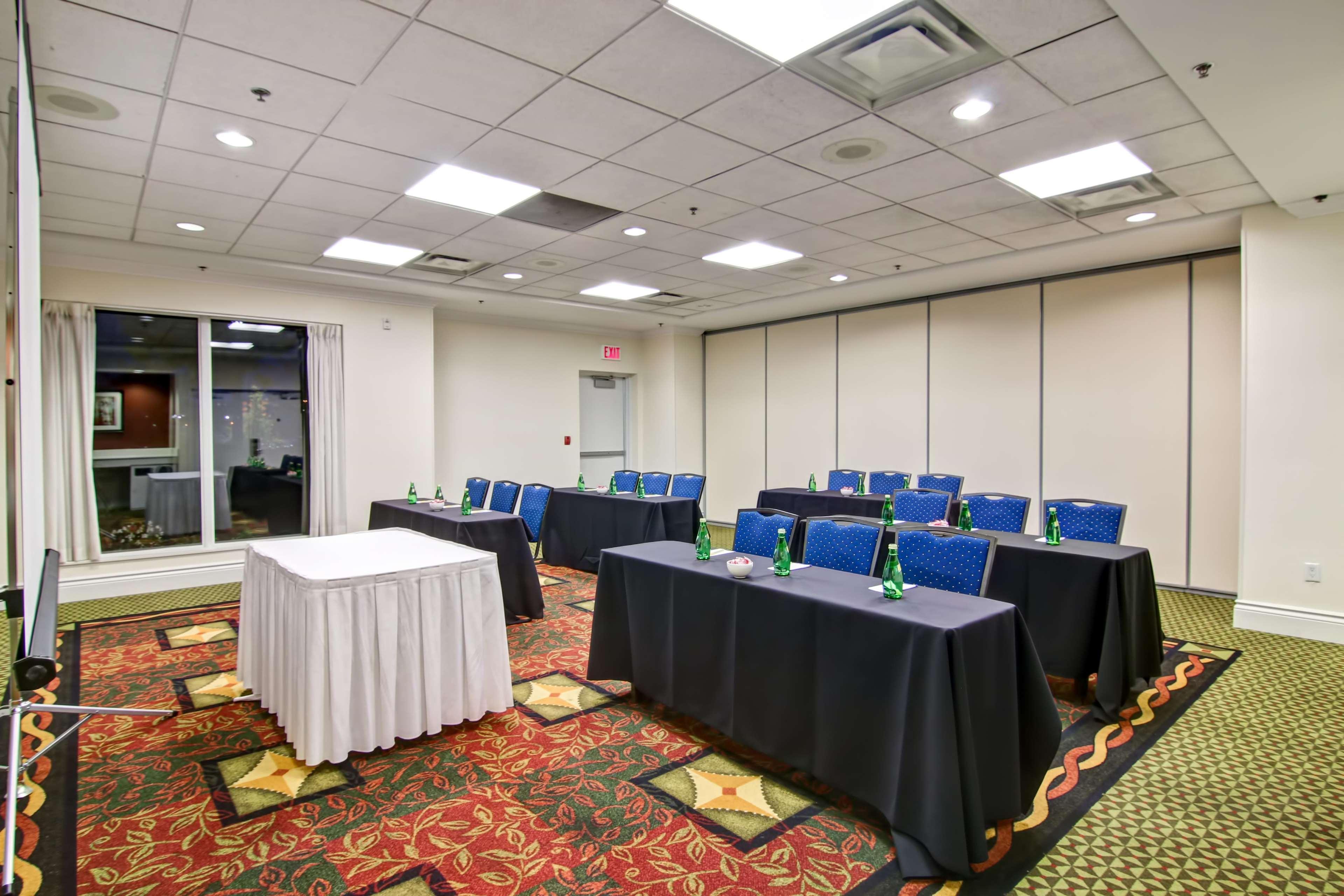 Hilton Garden Inn Toronto/Mississauga Exterior photo