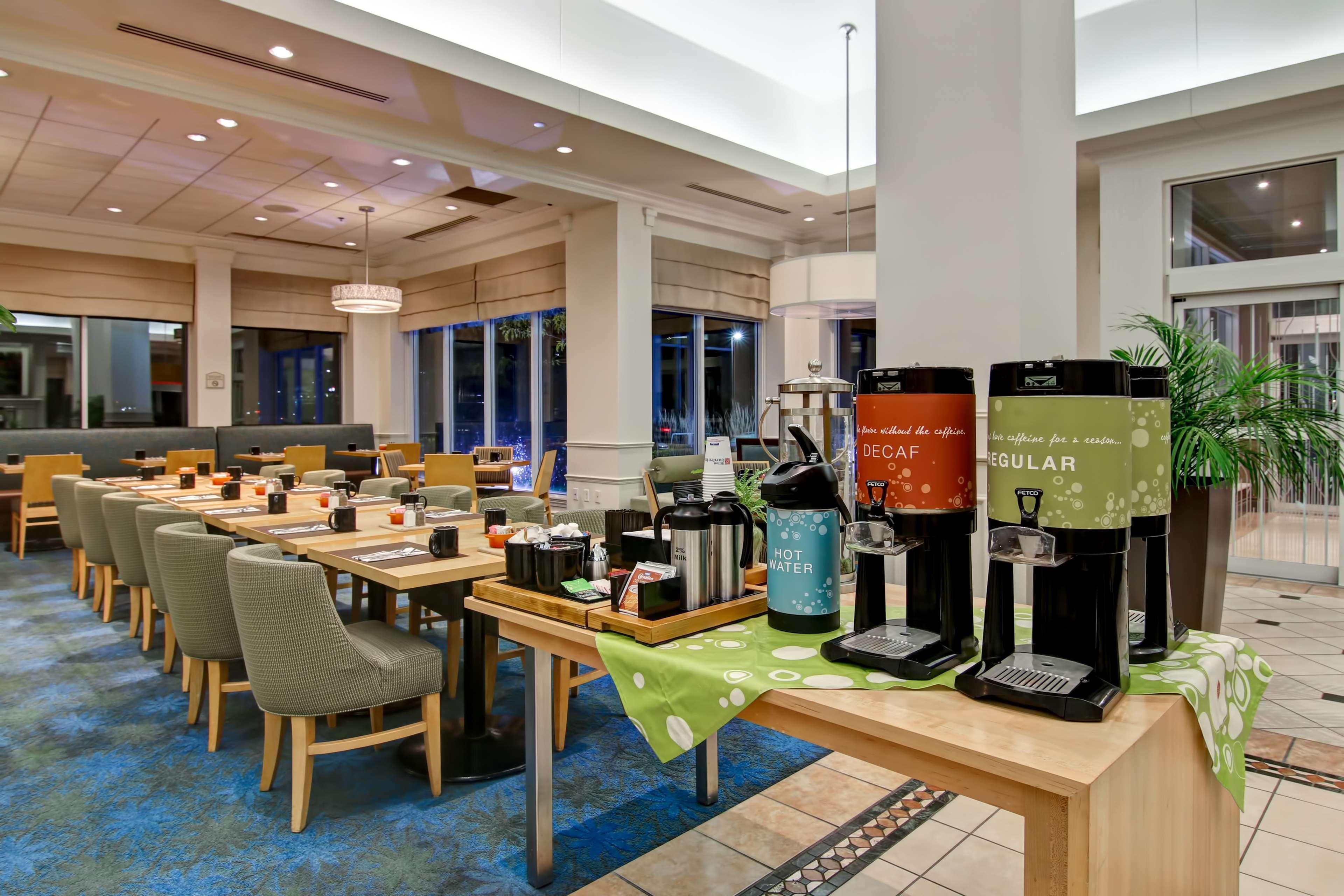 Hilton Garden Inn Toronto/Mississauga Exterior photo