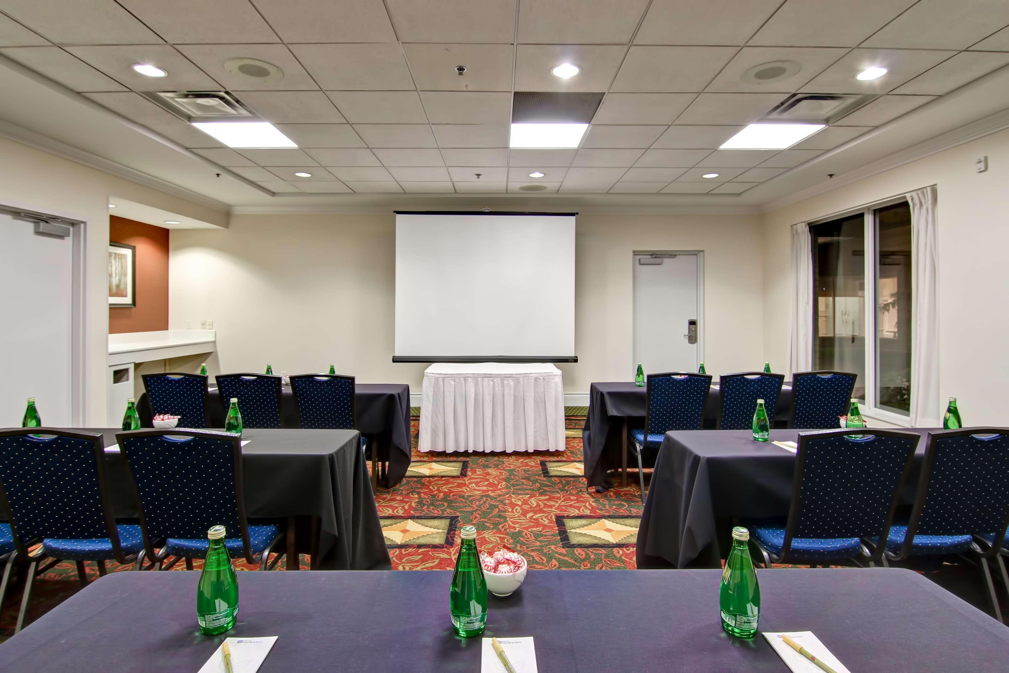 Hilton Garden Inn Toronto/Mississauga Exterior photo