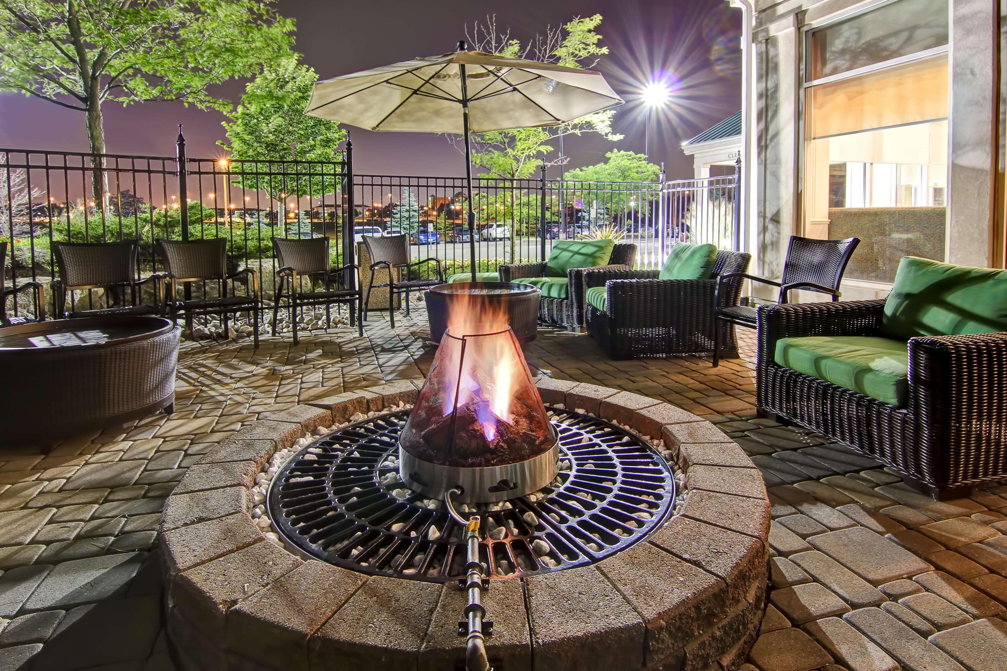 Hilton Garden Inn Toronto/Mississauga Exterior photo