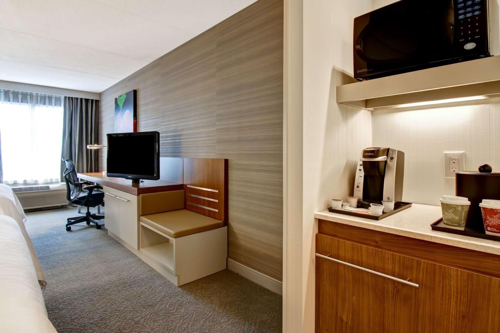 Hilton Garden Inn Toronto/Mississauga Exterior photo