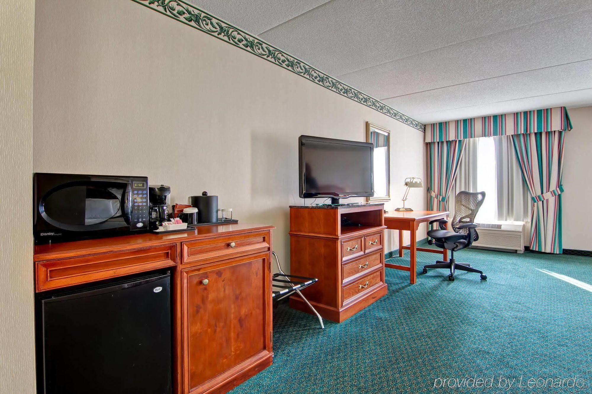 Hilton Garden Inn Toronto/Mississauga Exterior photo